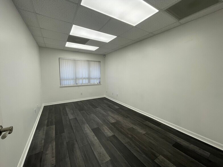 More Photos Of 12520 World Plaza Ln, Fort Myers Medical For Lease