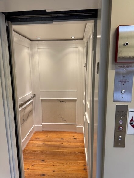 More Photos Of 34 New Orleans Rd, Hilton Head Island Office For Sale
