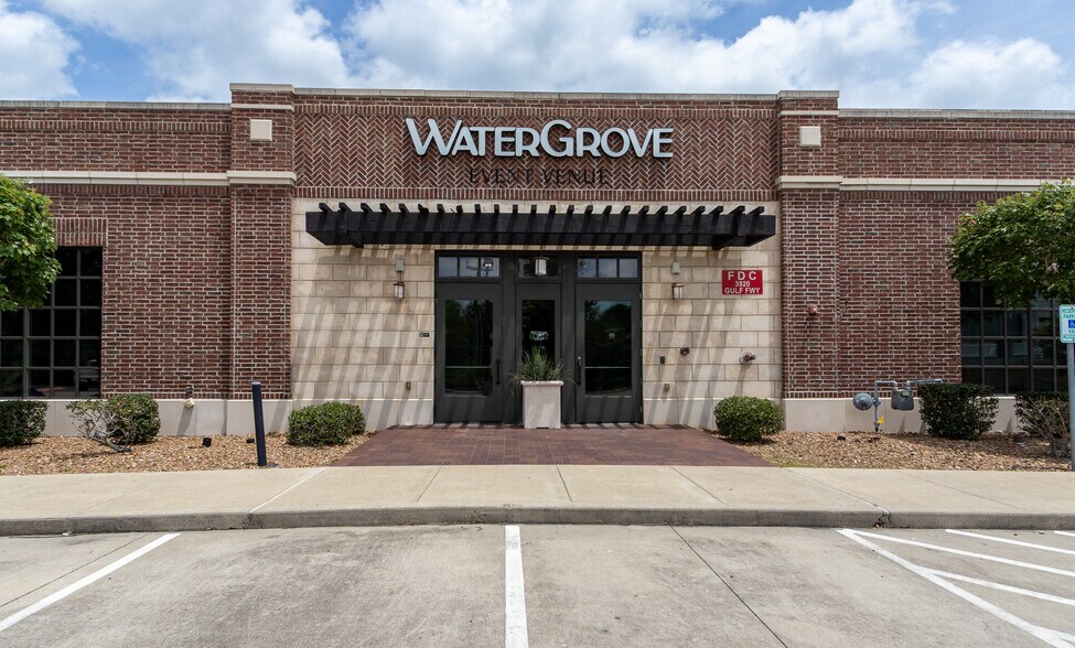 Primary Photo Of 3920 Gulf Fwy, Dickinson Lodge Meeting Hall For Sale