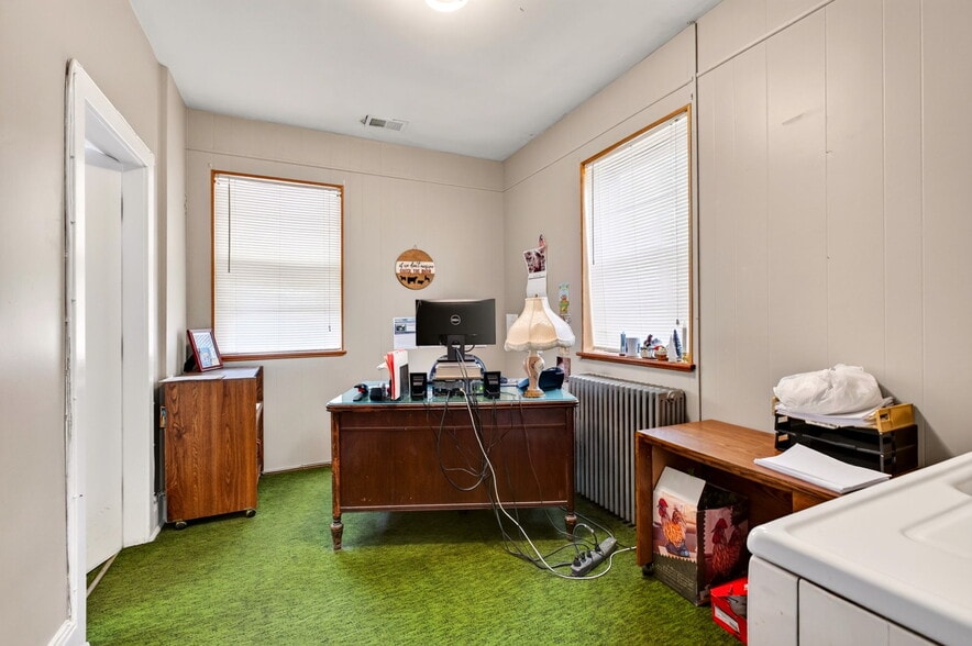More Photos Of 162-166 N Main St, Broadway Office For Sale