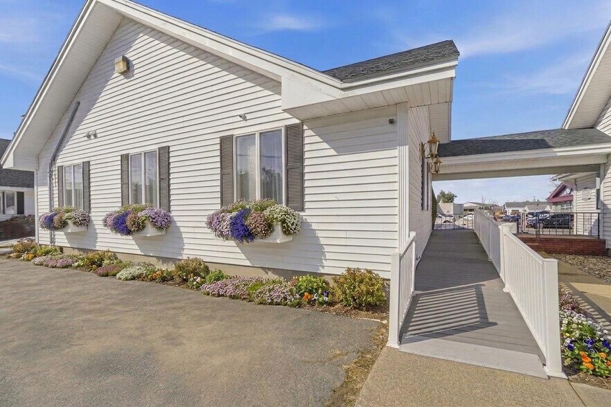 Primary Photo Of 5 Wallace St, Methuen Medical For Lease