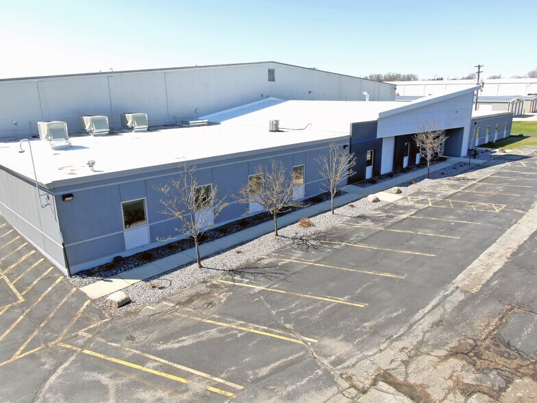 More Photos Of W395N5701 Frontier Rd, Oconomowoc Manufacturing For Lease