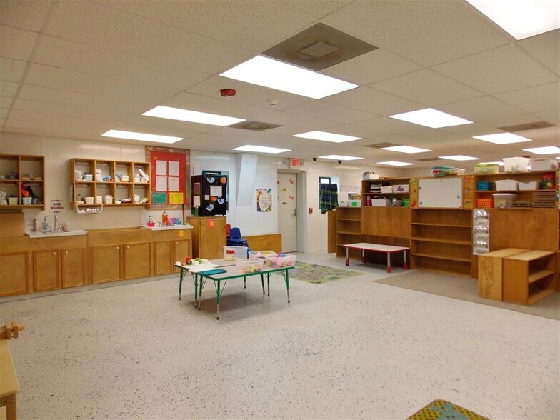 More Photos Of 702 S Peachtree St, Jasper Daycare Center For Lease