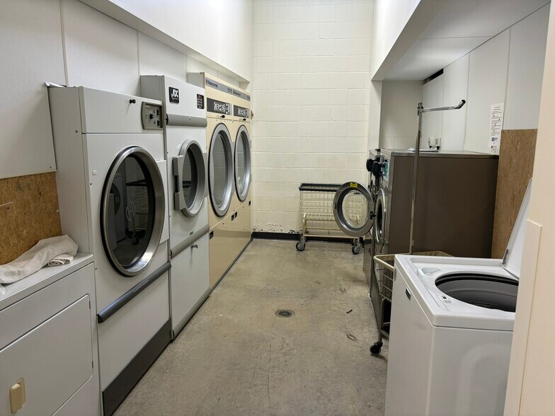 More Photos Of 25 Victory Noll Dr, Huntington Healthcare For Sale