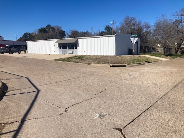 More Photos Of 410 Burnett St, Bryan Showroom For Sale