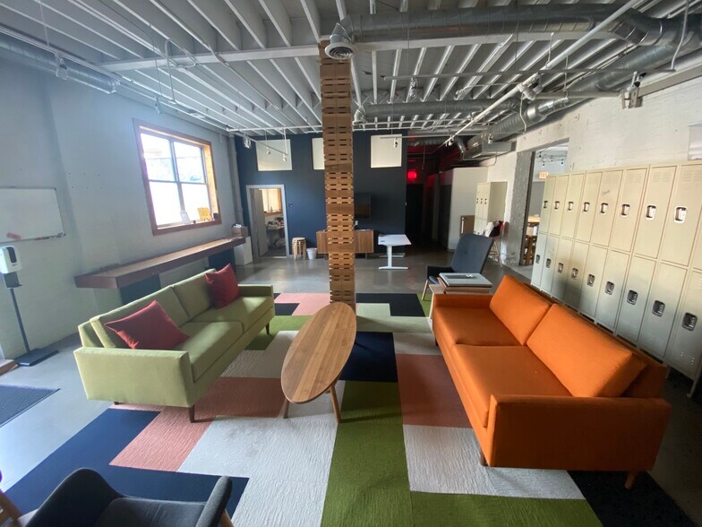 More Photos Of 2035-2043 W Wabansia Ave, Chicago Loft Creative Space For Lease