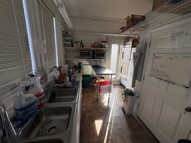 More Photos Of 345 S Adams St, Green Bay Freestanding For Sale