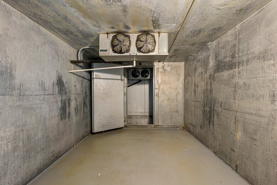 More Photos Of 754 W Cherry St, Glasgow Restaurant For Sale