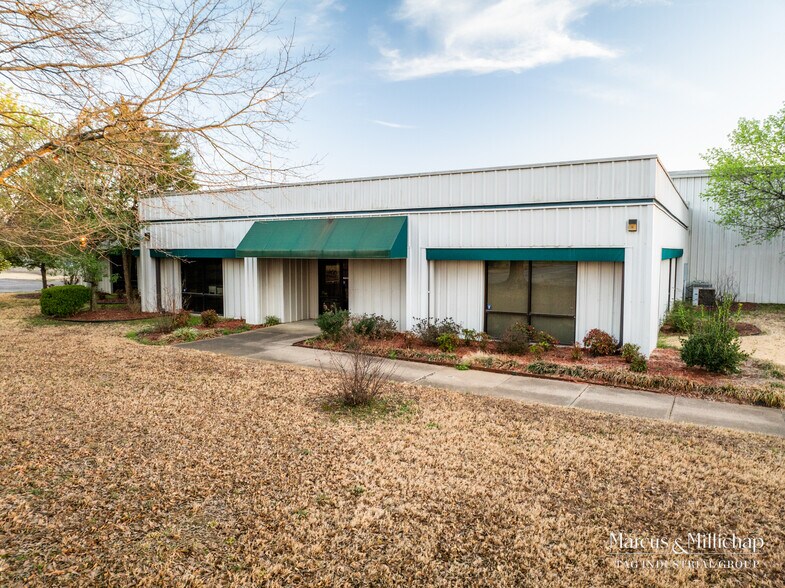 More Photos Of 218 Massengale Rd, Clarksville Warehouse For Sale