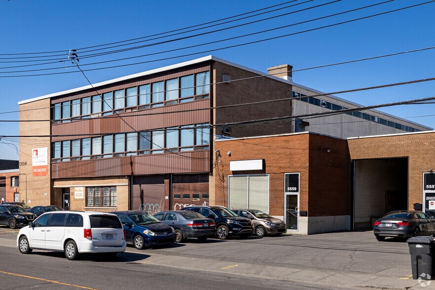 More Photos Of 5565 Rue Paré, Mt Royal Warehouse For Lease