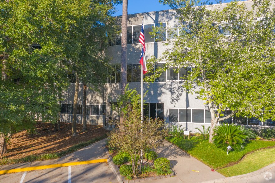 More Photos Of 2040 N Loop 336 W, Conroe Office For Lease