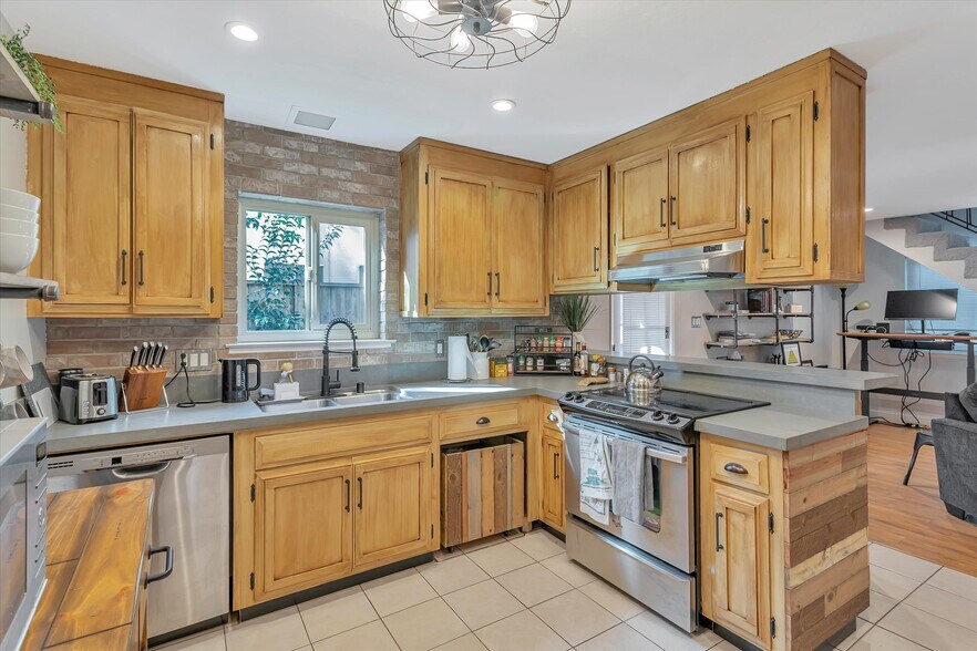 More Photos Of 331 Poe St, Palo Alto Apartments For Sale