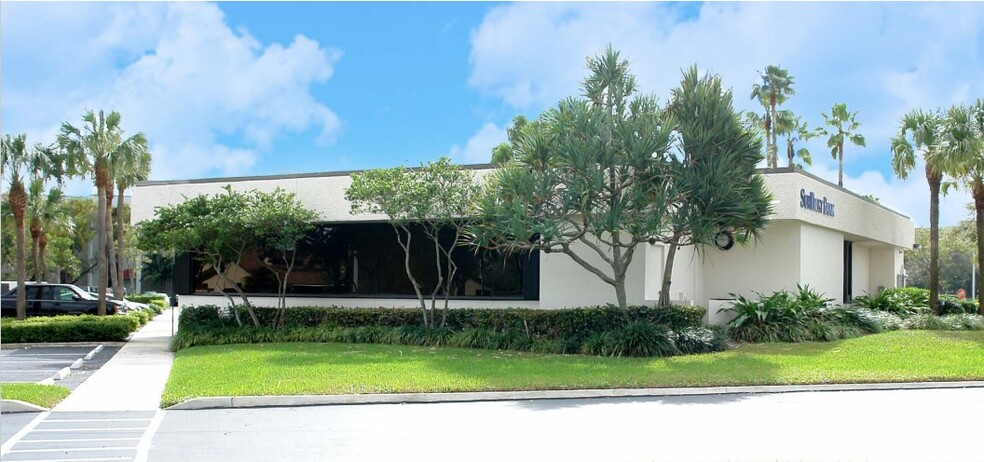 Primary Photo Of 10000 Taft St, Pembroke Pines General Retail For Lease