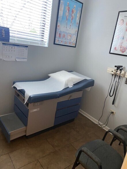 More Photos Of 7124 W 83rd St, Bridgeview Medical For Lease