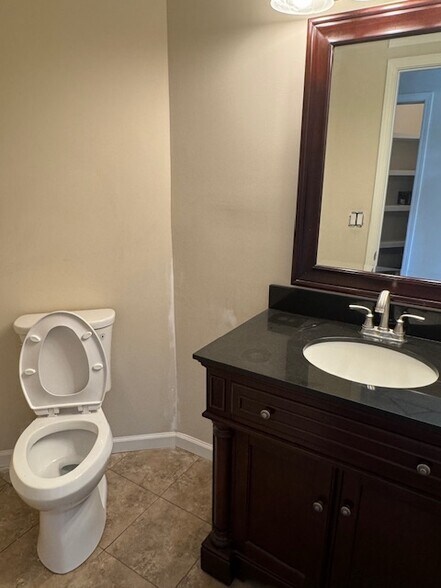 More Photos Of 3121 Venture Pl, Jacksonville Office For Lease