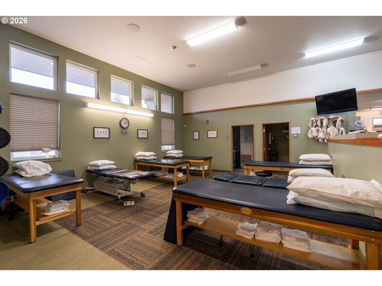 More Photos Of , Coos Bay Office For Sale