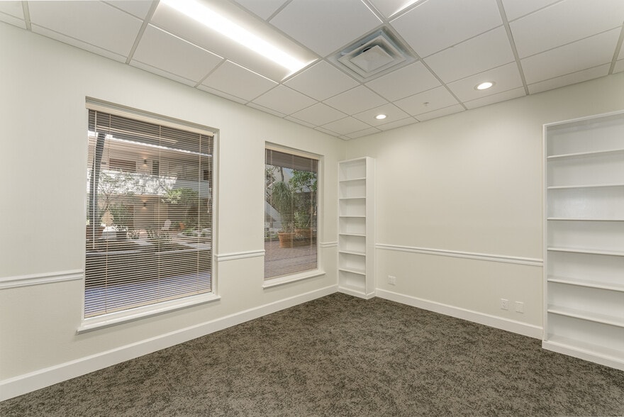 More Photos Of 1800 2nd St, Sarasota Office Residential For Lease