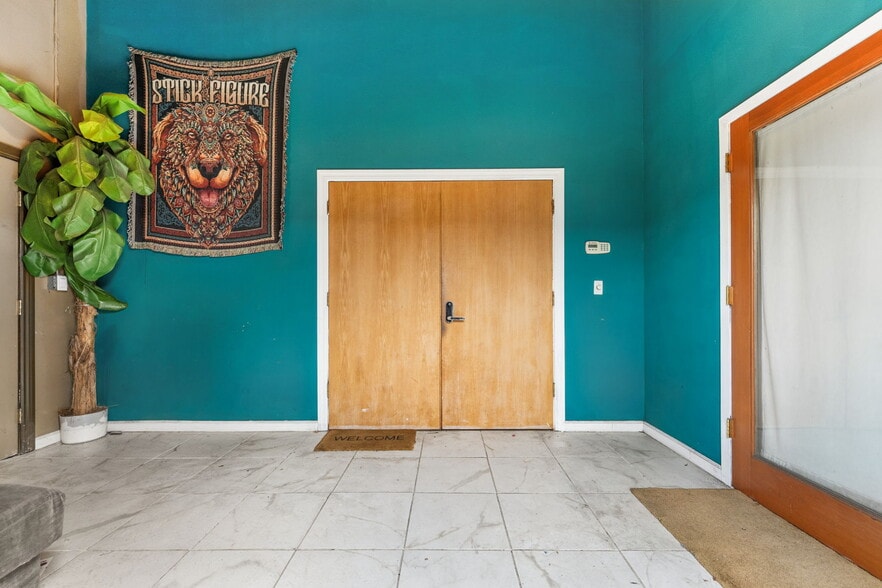 More Photos Of 825-829 27th Ave, Oakland Manufacturing For Sale