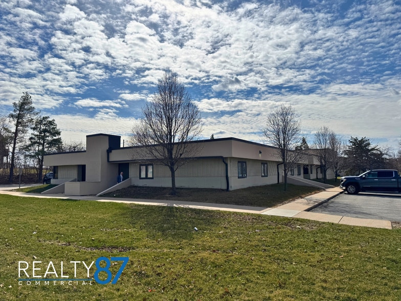 Primary Photo Of 3601 42nd St NE, Cedar Rapids Medical For Sale