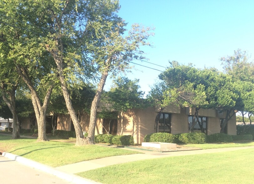 More Photos Of 1703 E Skelly Dr, Tulsa Office For Lease