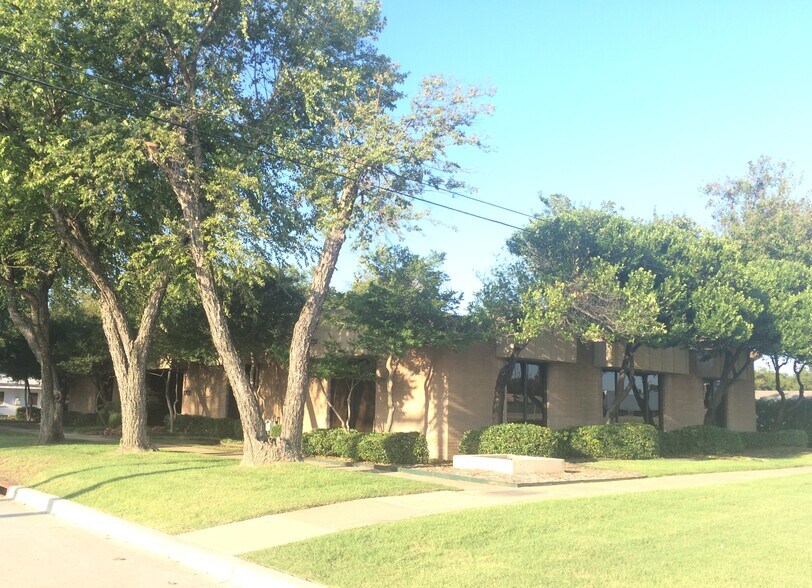 More Photos Of 1703 E Skelly Dr, Tulsa Office For Lease