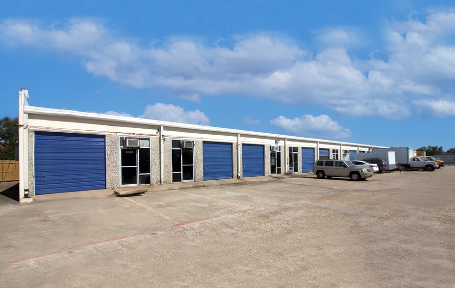 Primary Photo Of 14603-14643 Main St, Houston Storefront For Lease