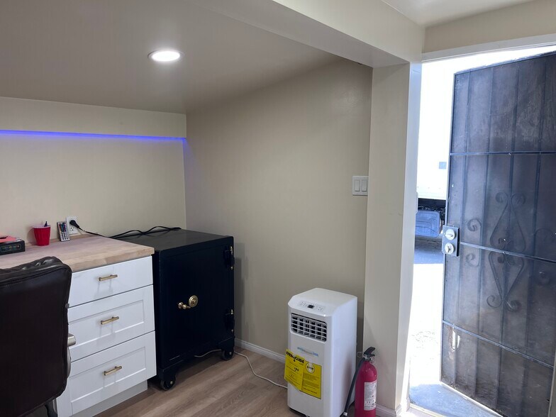 More Photos Of 10043 Artesia Pl, Bellflower Service For Lease