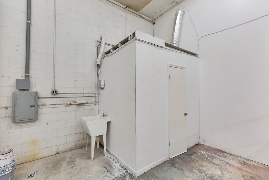 More Photos Of 516 Pearman Dairy Rd, Anderson Freestanding For Sale