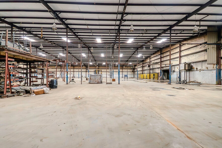 More Photos Of 105-205 Silo Ln, Lavonia Manufacturing For Lease