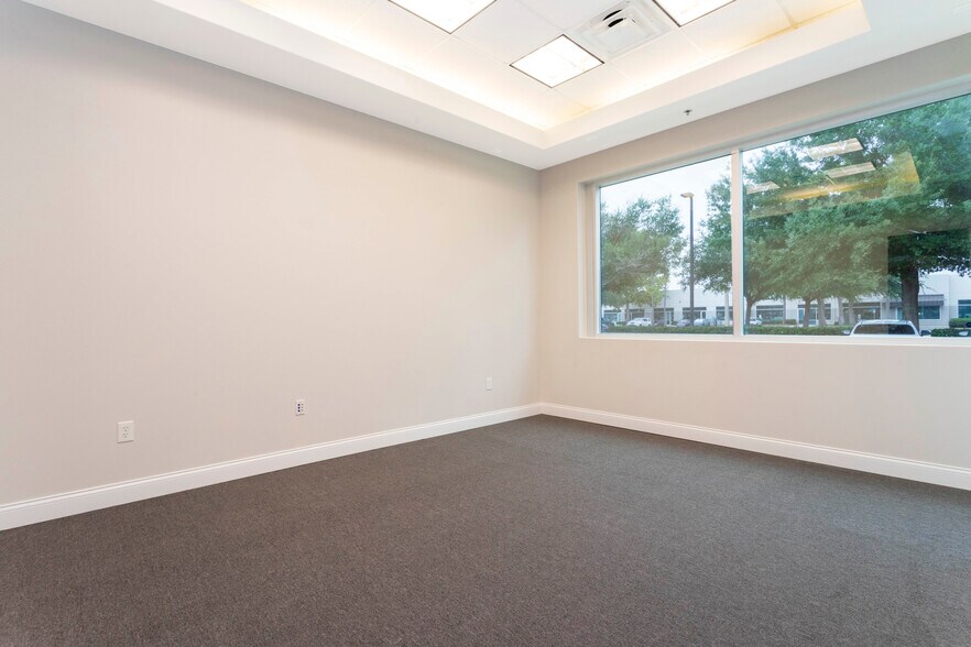 More Photos Of 7350 Futures Dr, Orlando Office For Sale