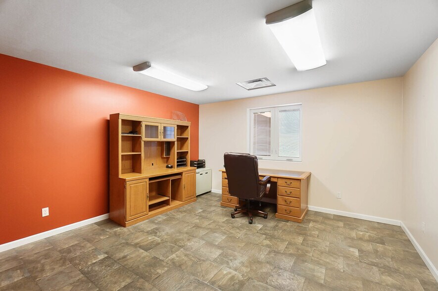 More Photos Of 6220 Knollwood Rd, Springfield Warehouse For Sale