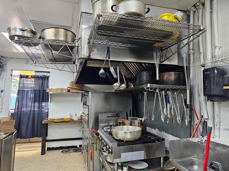 More Photos Of 7802-7806 Callaghan Rd, San Antonio Freestanding For Sale