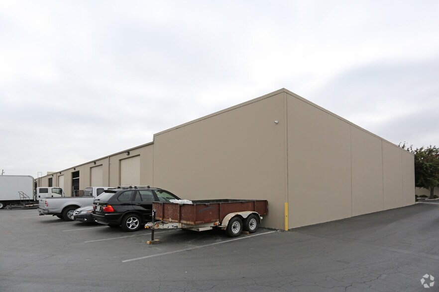 More Photos Of 1081 N Shepard St, Anaheim Warehouse For Lease