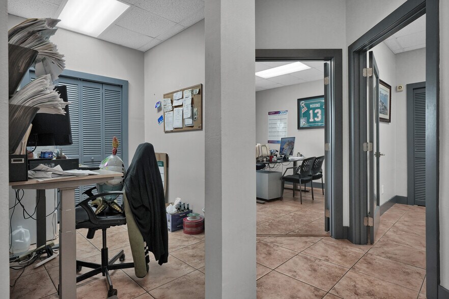 More Photos Of 8111-8119 NW 33rd St, Miami Warehouse For Sale