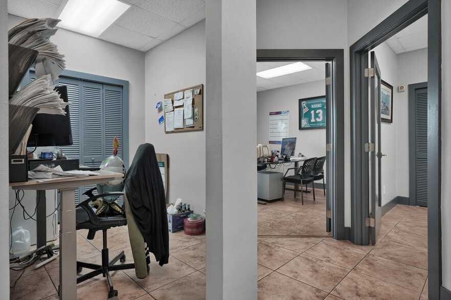 More Photos Of 8111-8119 NW 33rd St, Miami Warehouse For Sale