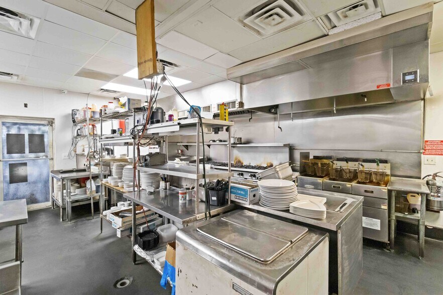 More Photos Of 362 W Dearborn St, Englewood Storefront For Sale