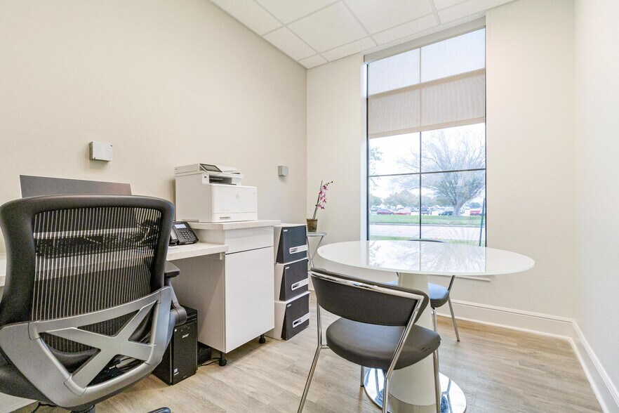 More Photos Of 410 Park Grove Dr, Katy Healthcare For Lease