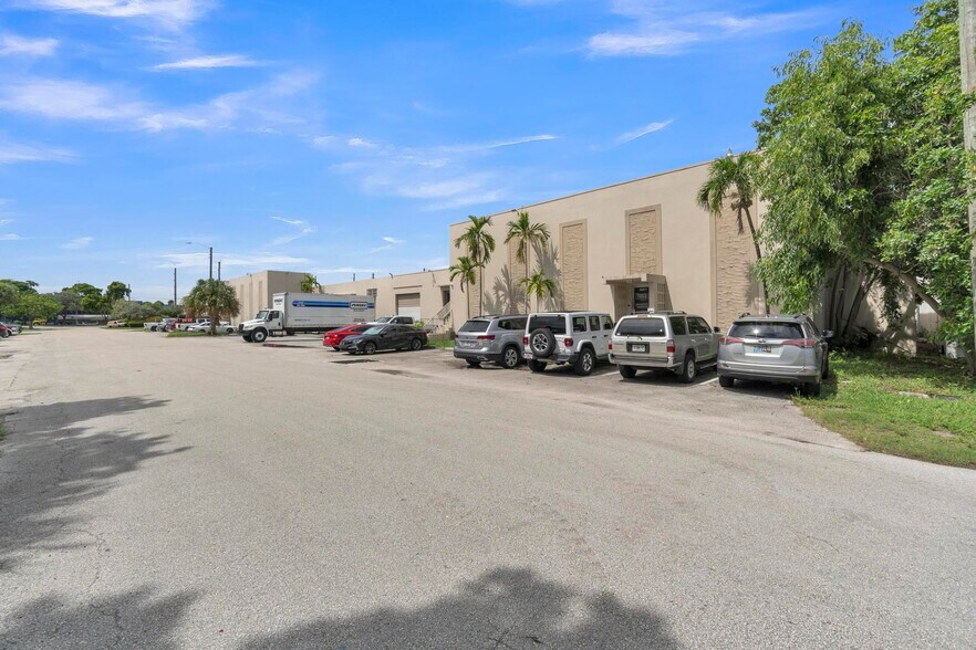 More Photos Of 821-841 NW 57th Pl, Fort Lauderdale Manufacturing For Sale