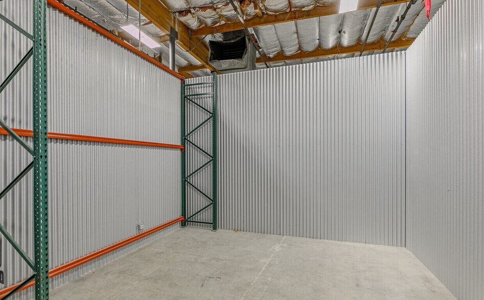 More Photos Of 10949 E Peakview Ave, Englewood Manufacturing For Lease