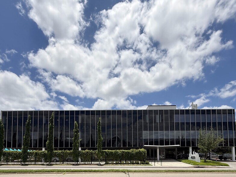 More Photos Of 4525 Lemmon Ave, Dallas Office For Lease