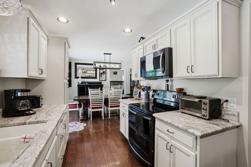 More Photos Of 4120 3rd Ave NW, Naples Apartments For Sale