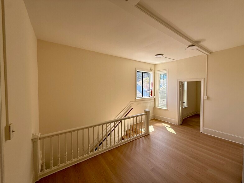 More Photos Of 631-633 Bridgeway, Sausalito Storefront Retail Office For Lease