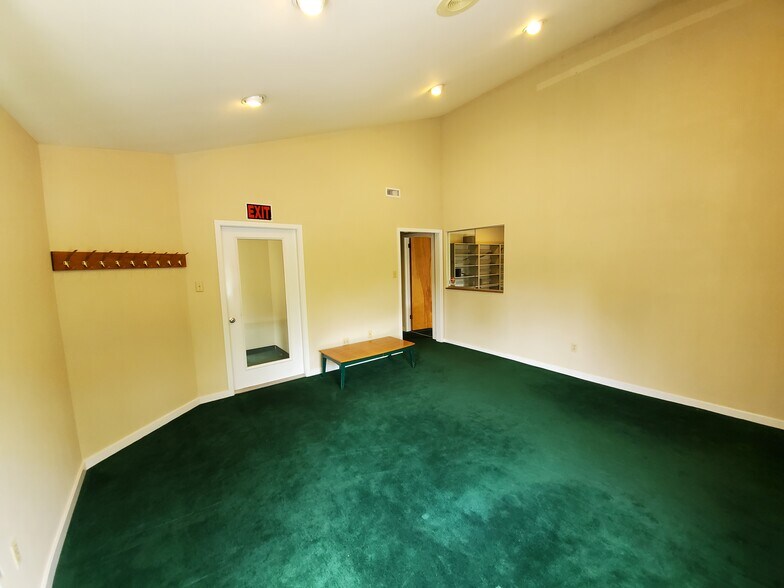 More Photos Of 920 Lawn Ave, Sellersville Medical For Sale