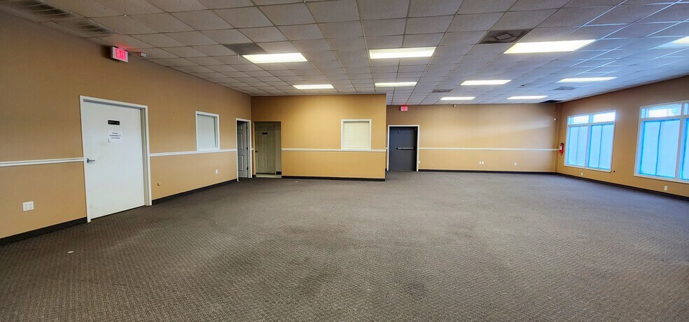 More Photos Of 201-207 W Pine St, Ponchatoula Freestanding For Lease