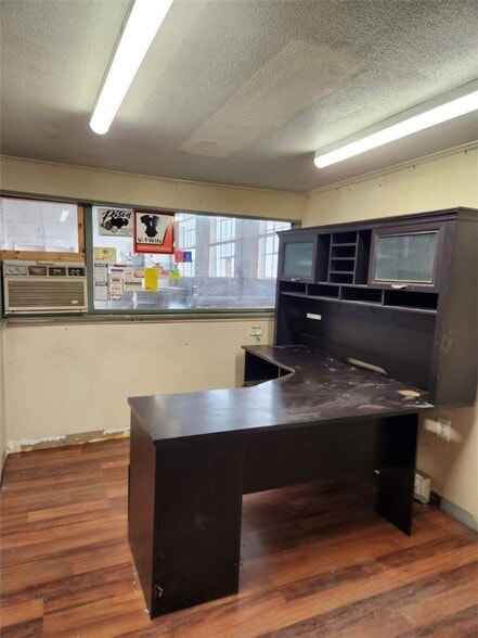 More Photos Of 433 Broadway, Pawtucket Light Distribution For Sale