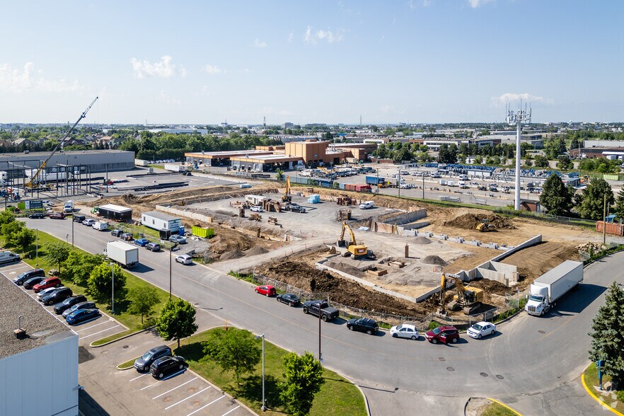 More Photos Of 3555 Rue Sartelon, Saint-Laurent Unknown For Lease