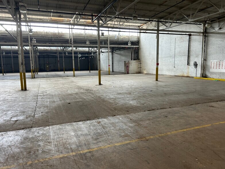 More Photos Of 515 W 8th Ave W, Huntington Warehouse For Sale