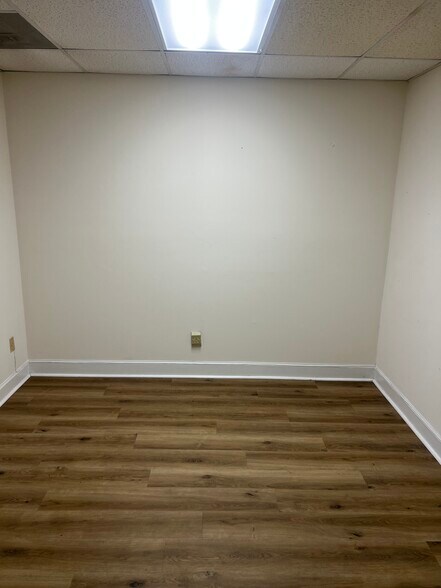 More Photos Of 717 Ward Blvd, Wilson Office For Lease