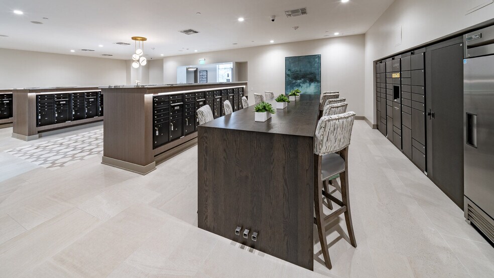 More Photos Of 295 NE Ivanhoe Blvd, Orlando Apartments For Lease