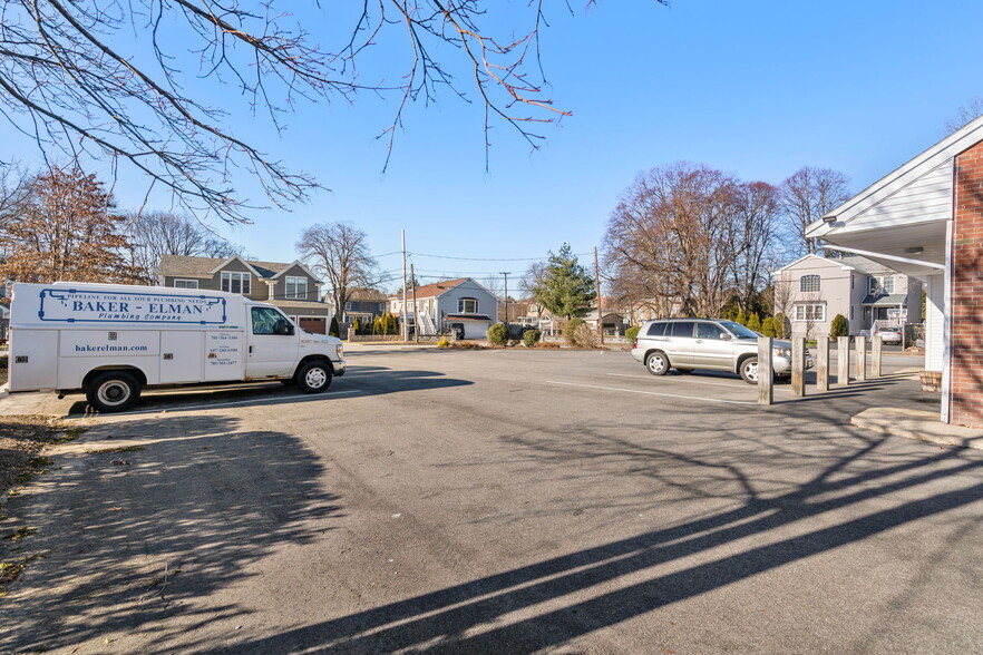 More Photos Of 655 Saw Mill Brook Pky, Newton General Retail For Sale